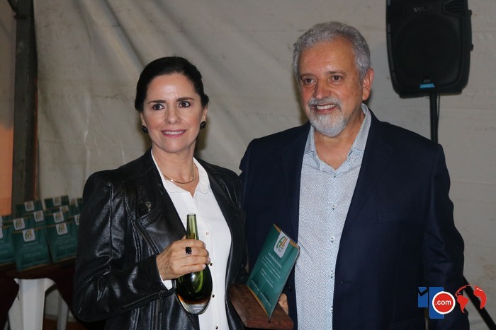 8ae483de4d7a7b36e26d