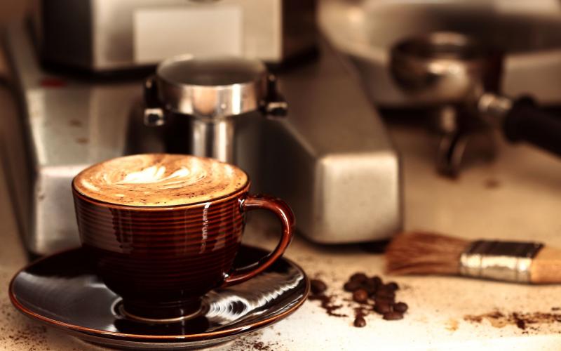 coffee-cup-and-the-machine-PIC-MCH05575 coffee-cup-and-the-machine-PIC-MCH05575