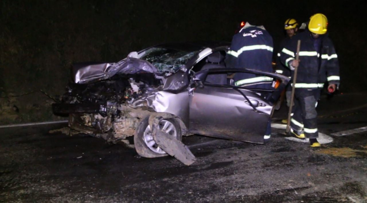 carro-acidente-bandeira carro-acidente-bandeira