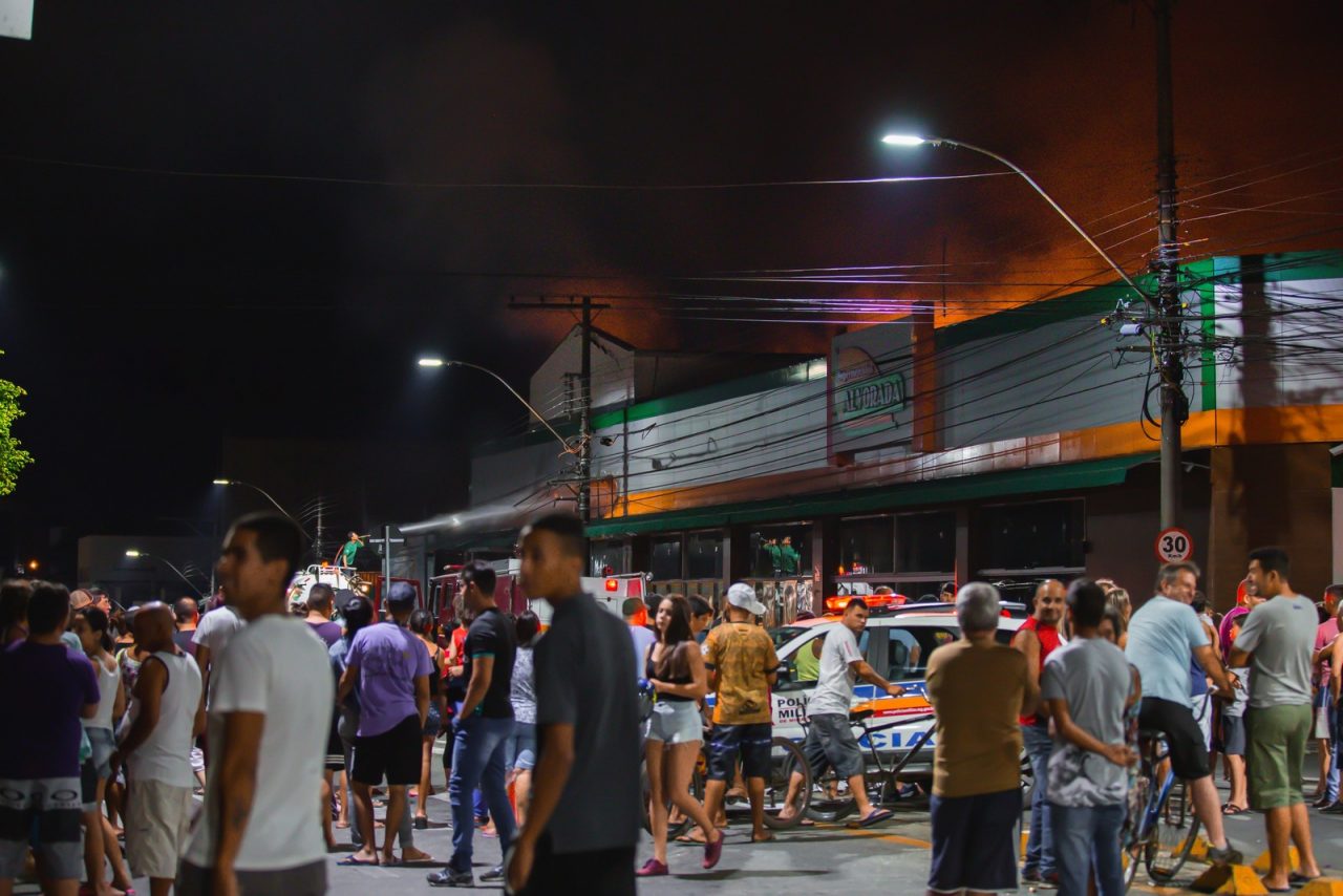 fogo-supermercado-pousoalegre-2- fogo-supermercado-pousoalegre-2-