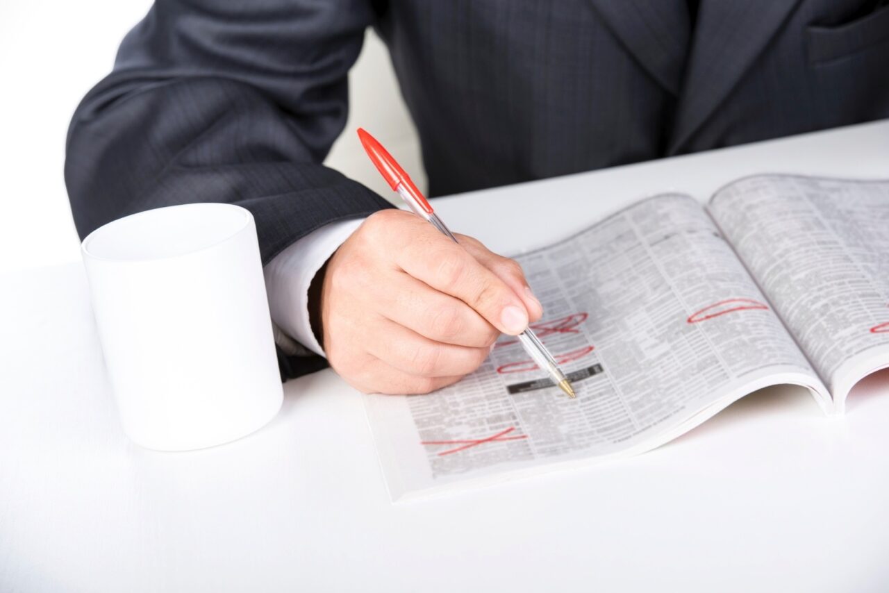 procurando-emprego-1427469518231_1696x1132