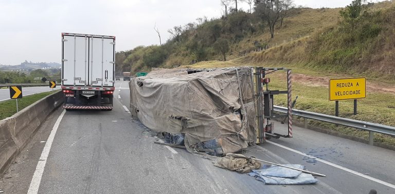 tombaCarretaFernao193 tombaCarretaFernao193