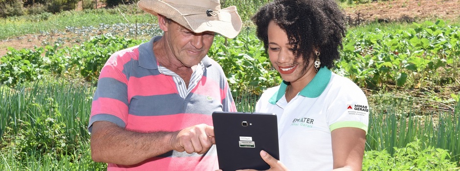 crédito_Alexandre_Soares_-_agricultor_técnica_técnico_emater_tablet_assistência_rural