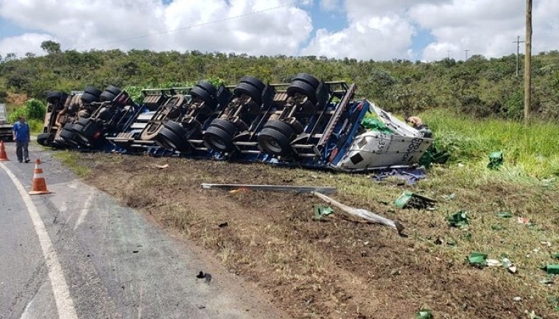 carreta-tombada-de-cerveja