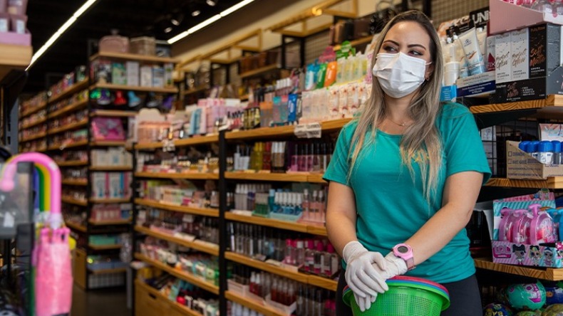 vendedora_trabalha_790x444_19032020193012 vendedora_trabalha_790x444_19032020193012