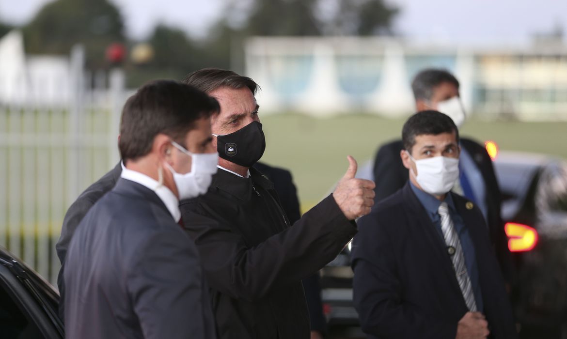 O presidente Jair Bolsonaro fala à imprensa no Palácio da Alvorada O presidente Jair Bolsonaro fala à imprensa no Palácio da Alvorada