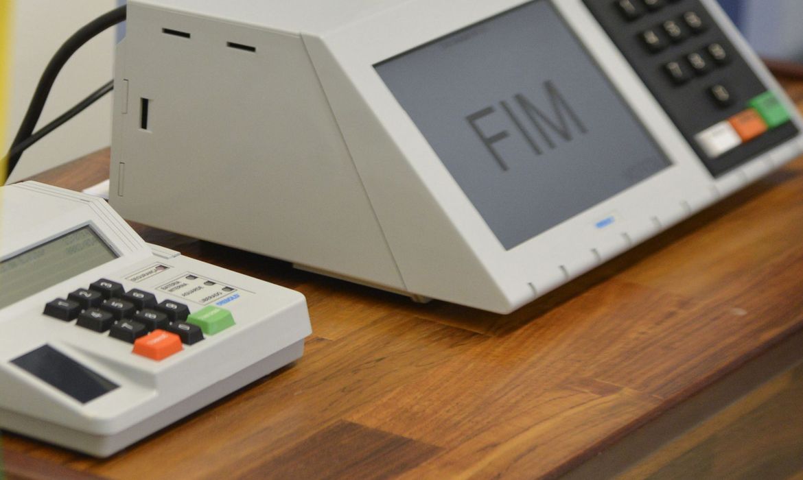 urna_jose_cruz_2350 urna_jose_cruz_2350