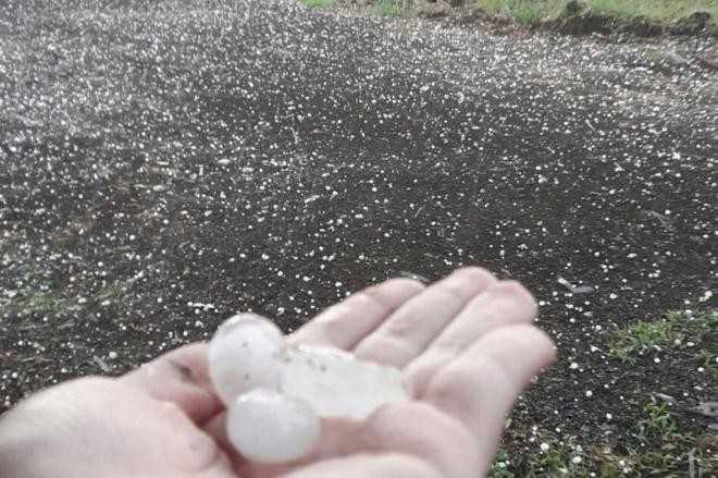 chuva-de-granizo-assusta-moradores-de-caxias_00076577_0