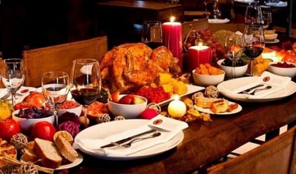 ceia-de-natal-com-peru-grande-foto-de-independente