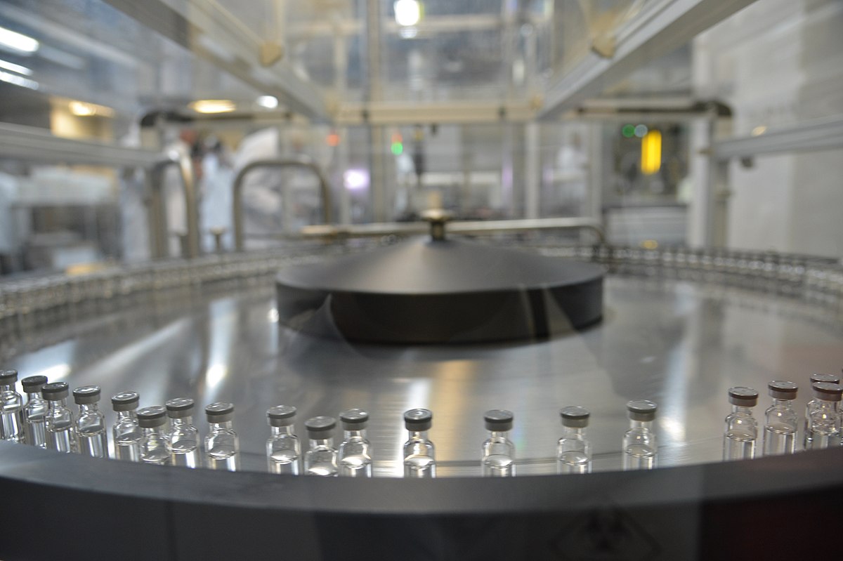 1200px-Barros_inaugura_linha_de_produção_da_vacina_de_febre_amarela_(39899292221) 1200px-Barros_inaugura_linha_de_produção_da_vacina_de_febre_amarela_(39899292221)