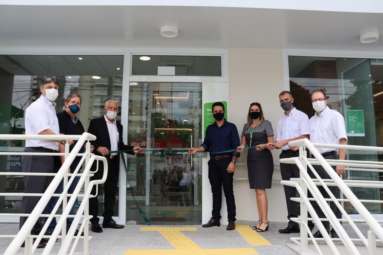 Desenlace da fita inaugural Passos Desenlace da fita inaugural Passos