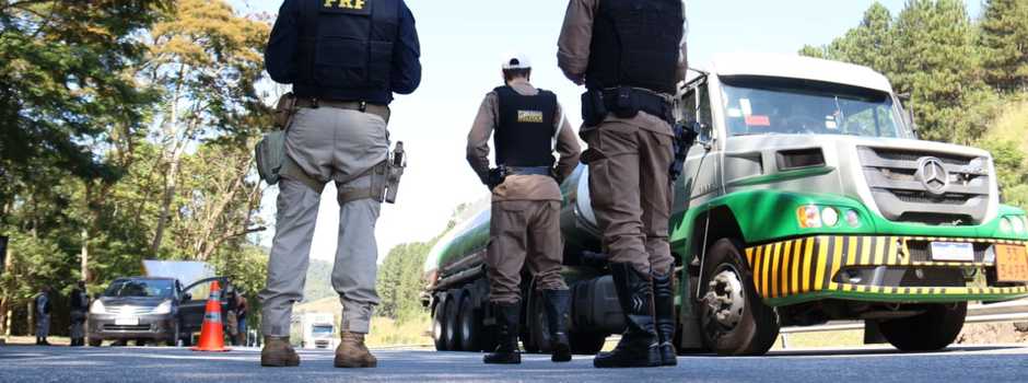 Divisas_Integradas_8_-_Bernardo_Carneiro Divisas_Integradas_8_-_Bernardo_Carneiro