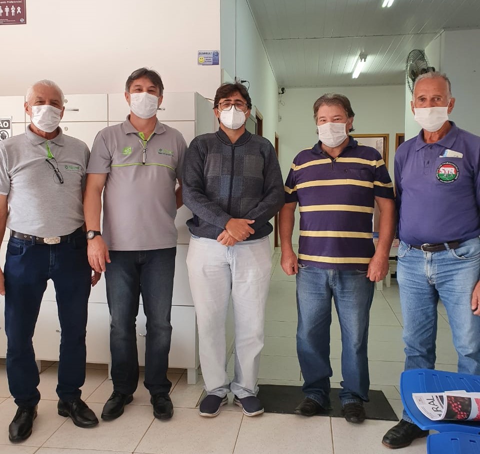 Equipe do Sicredi e do Sindicato dos Trabalhadores Rurais de Nova Resende (1) (1)
