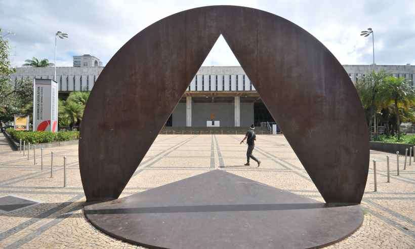 20210712223627835136u