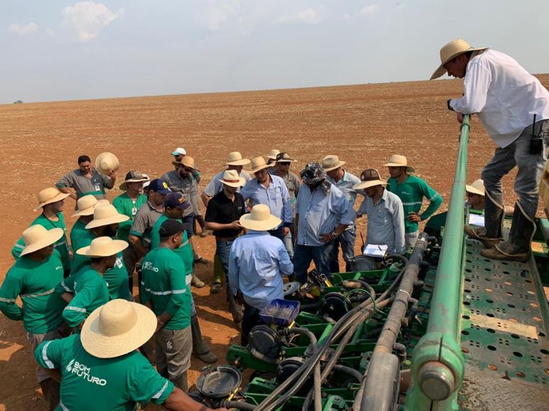 No-campo-Equipe