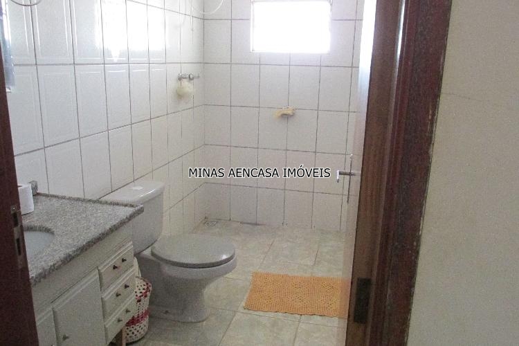 Exercício em casa também funciona: mesmo atividades leves, como treinos online no tapete da sala, já melhoram memória, foco e desempenho mental.