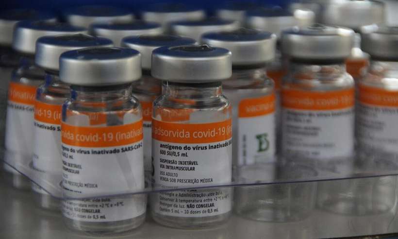 na-foto-frascos-de-coronavac_0 na-foto-frascos-de-coronavac_0