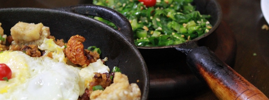 comida_mineira_torresmo_tropeiro_couve_feijão_panela_de_pedra_ovo_fogão_a_lenha_culinária_gastronomia