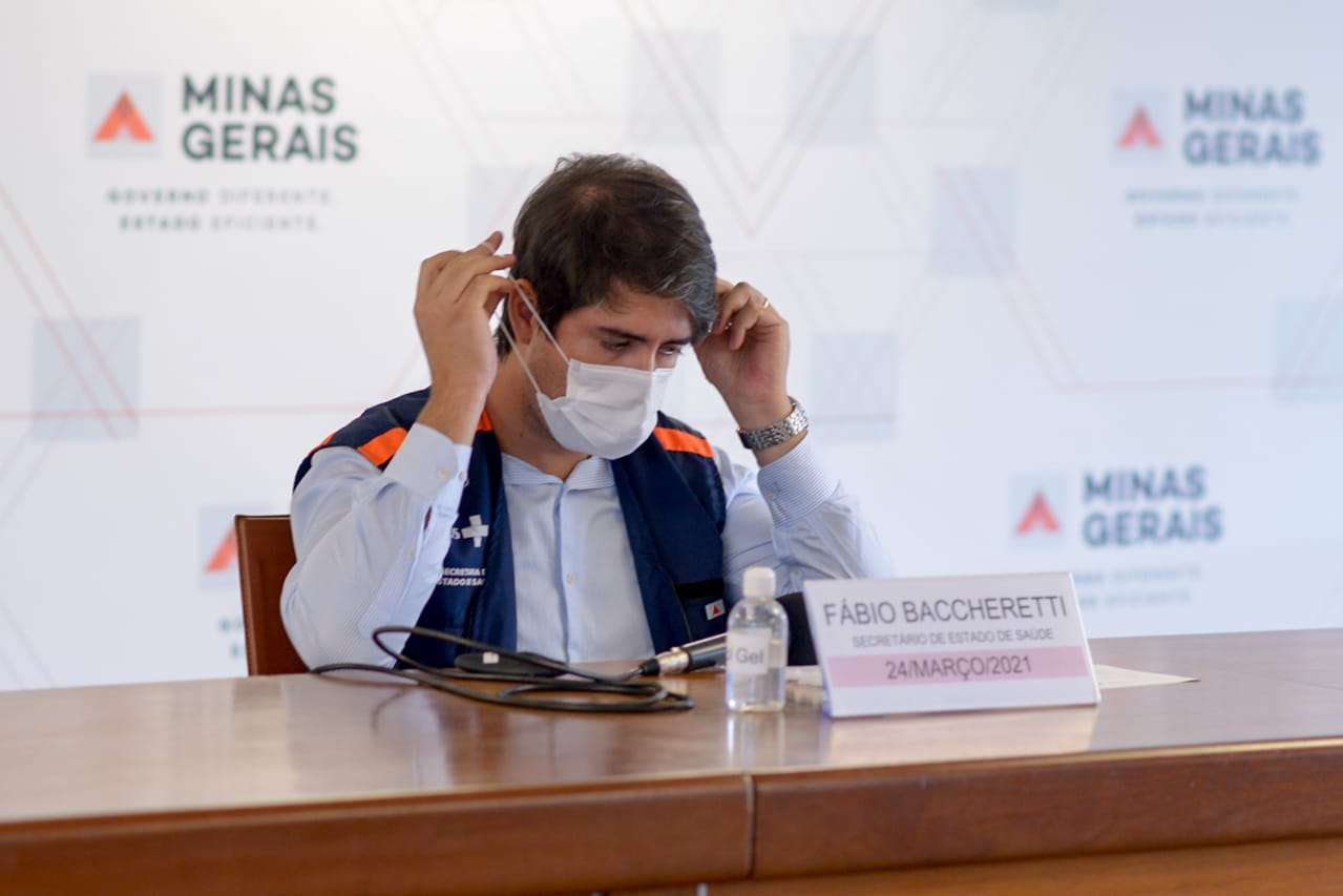secretario-saude-minas-mascara-1834