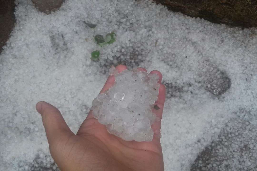granizo-chuva-543872834 granizo-chuva-543872834