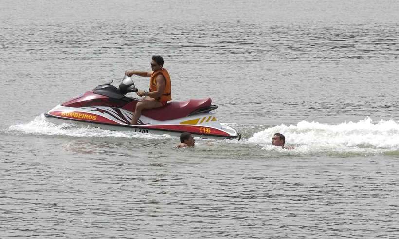 imagem-ilustrativa-soldados-do-corpo-de-bombeiros-fazem-treinamento-de-salvamento-contra-afogamento-na-lagoa-varzea-das-flores-na-regiao-de-contagem-bombeiro-em-jetski-e-outros-doi_1_167589