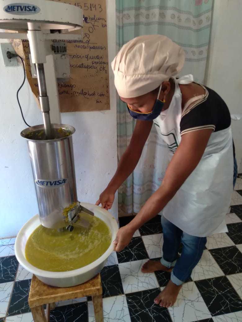 content_sabores_do_cerrado_-preparando_polpa