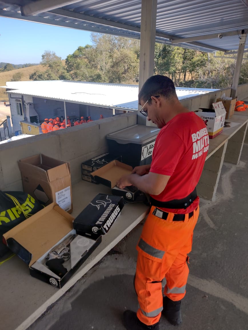 b0414392-1976-48da-b1e4-37484ba4f17b b0414392-1976-48da-b1e4-37484ba4f17b