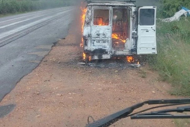 veiculo-pega-fogo-na-rodovia-mgc-491-63c0080541e2a veiculo-pega-fogo-na-rodovia-mgc-491-63c0080541e2a