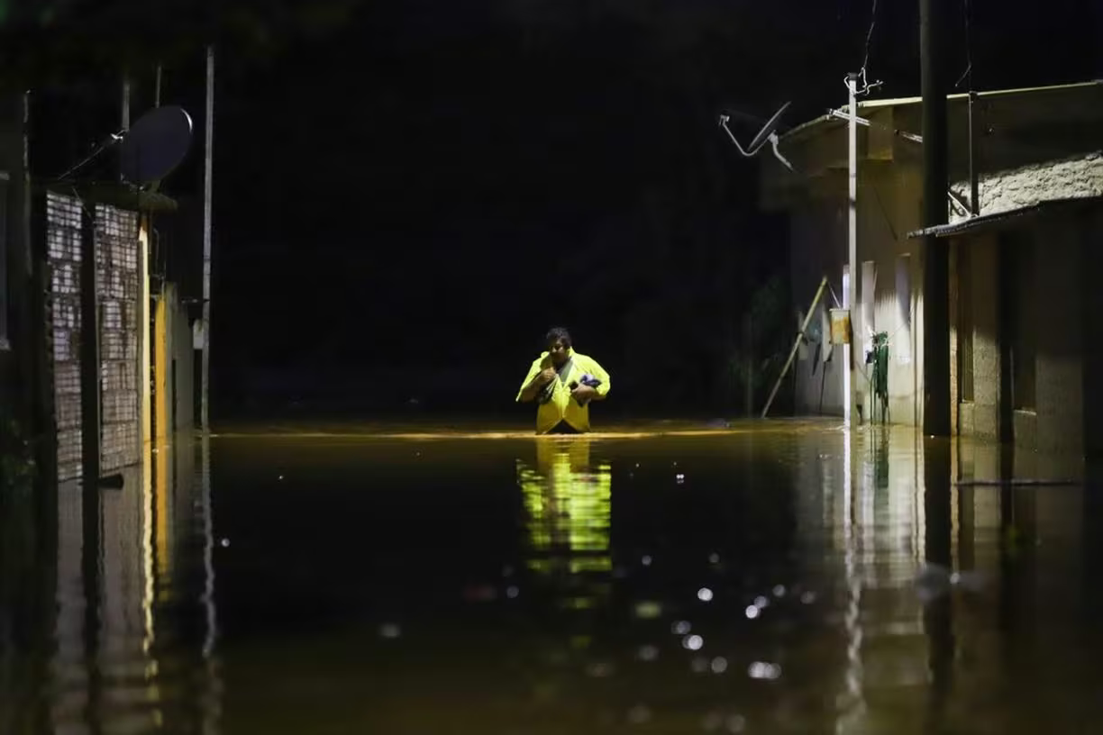 chuva-5-3c7e864488 chuva-5-3c7e864488