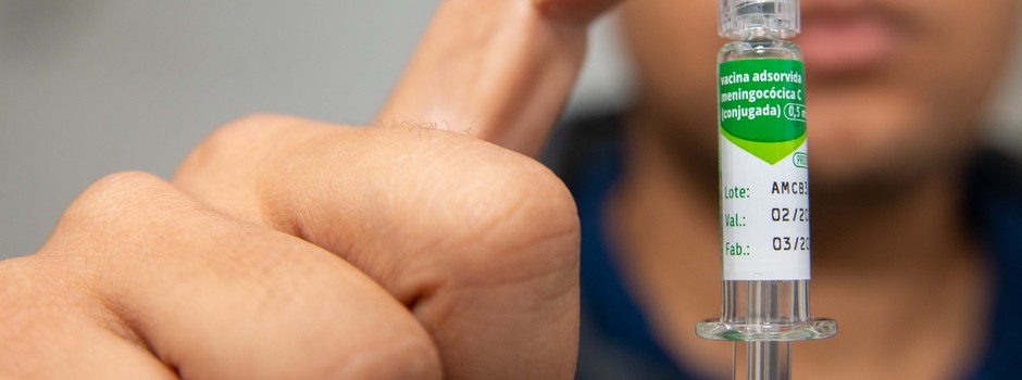 251022_VACINA_MENINGOCÓCICA_CONJUGADA_ACWY_SERINGA_-_Fábio_Marchetto_(5) 251022_VACINA_MENINGOCÓCICA_CONJUGADA_ACWY_SERINGA_-_Fábio_Marchetto_(5)