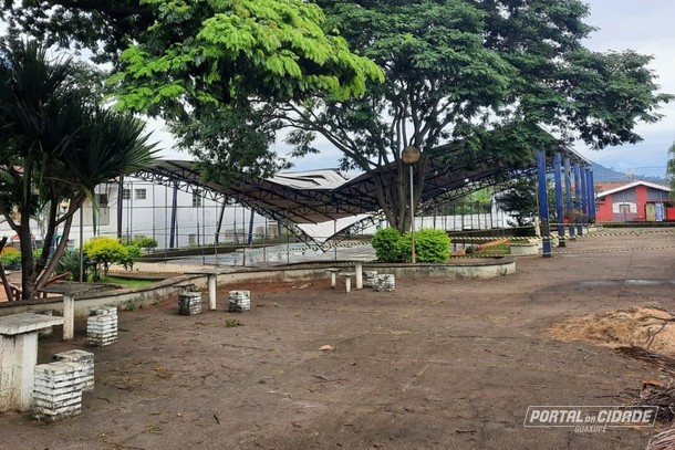 cobertura-de-quadra-da-escola-jose-de-sa-cai-na-tarde-desta-quinta-feira-02-6400f955cf707