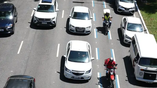 carros-transito-3-7abe8fdb0f