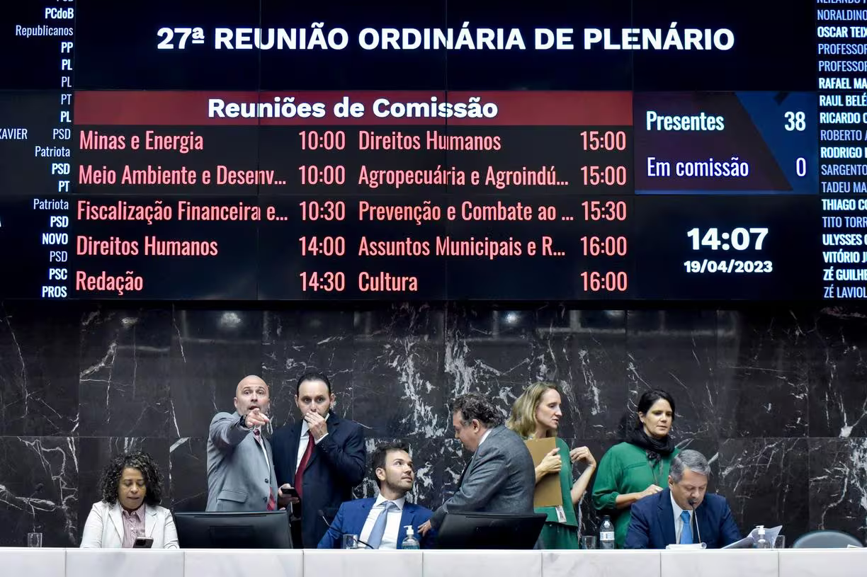 ezgif-2-d6b5c8fe8b ezgif-2-d6b5c8fe8b