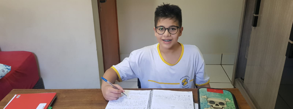 Arthur_Guilherme_-_estudante_de_reforço_escolar_EE_João_Rezende_-_Uberlândia_(1) Arthur_Guilherme_-_estudante_de_reforço_escolar_EE_João_Rezende_-_Uberlândia_(1)