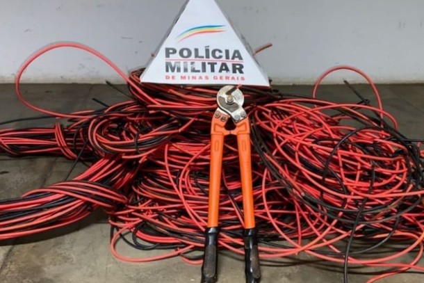 policia-militar-prende-autores-de-furto-de-fios-eletricos-na-cidade-de-guaxupe-64a81902055d1