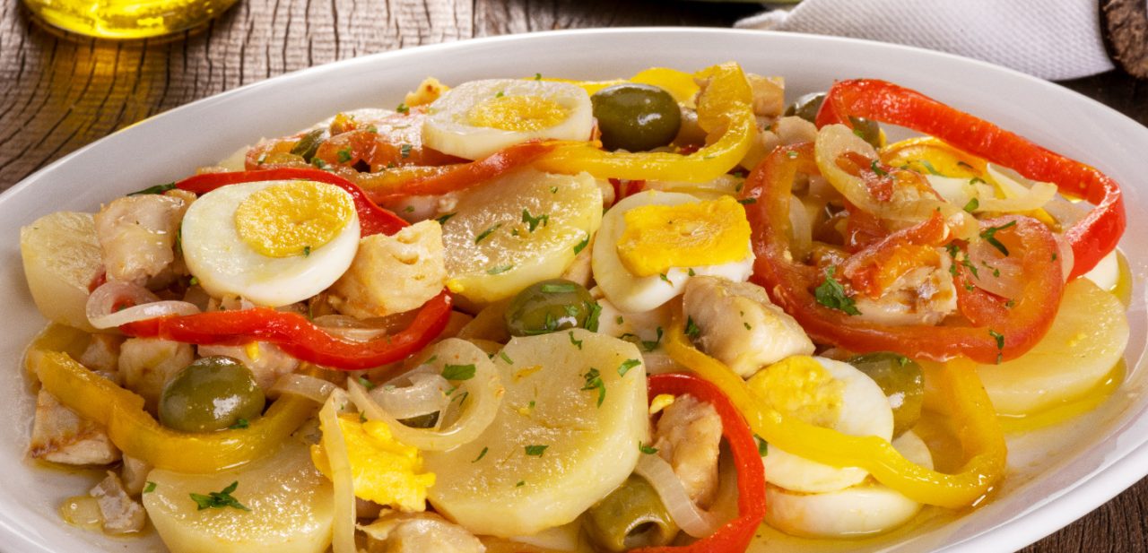 falsa-bacalhoada-de-merluza-com-sazon-r falsa-bacalhoada-de-merluza-com-sazon-r