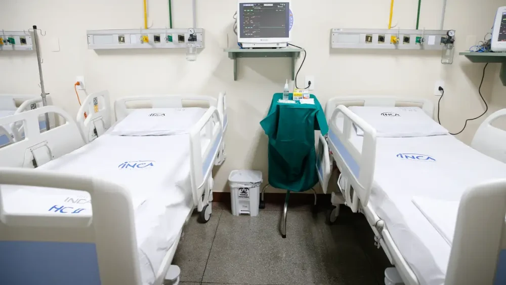 leito-hospital-94369643