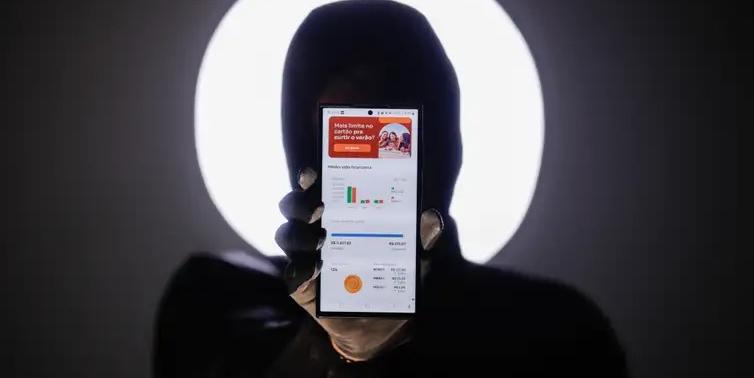 golpe-celular-348 golpe-celular-348