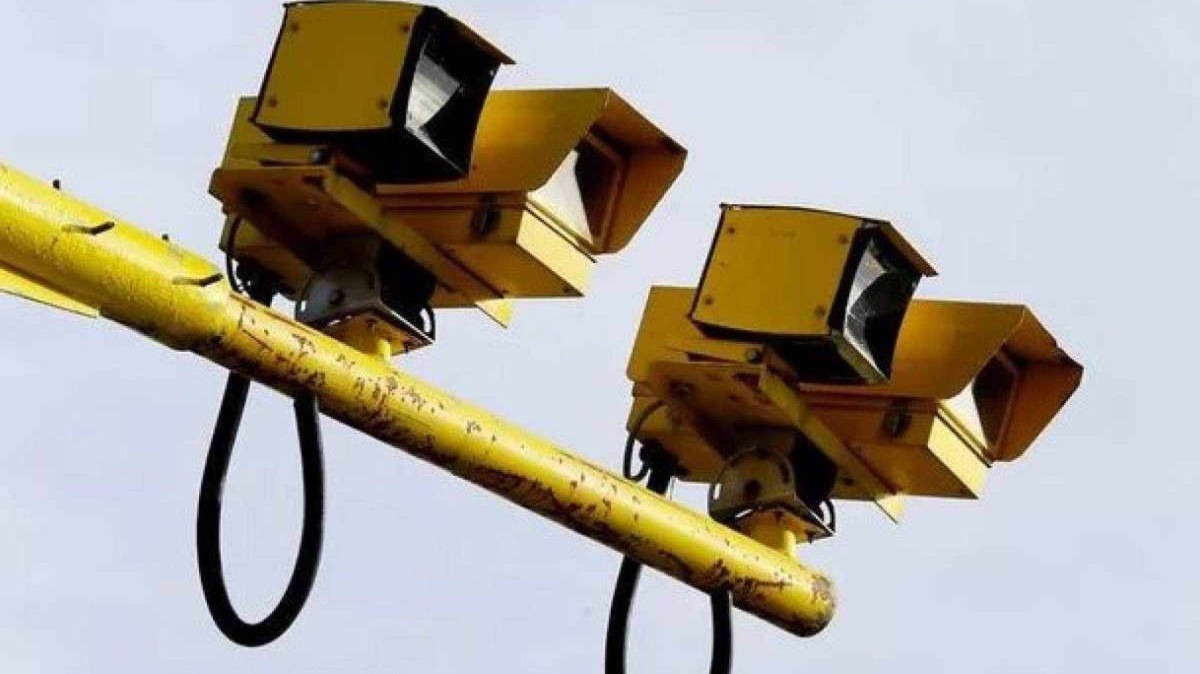 1_radares_amarelos_do_reino_unido-43762407