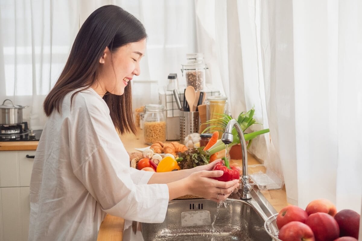 saude-e-bem-estar-higienizar-os-alimentos-ajuda-a-prevenir-doencas-1742928300