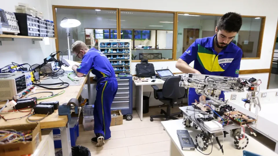 1092643-mcamgo_abr_300917alunos-4_1-960x540