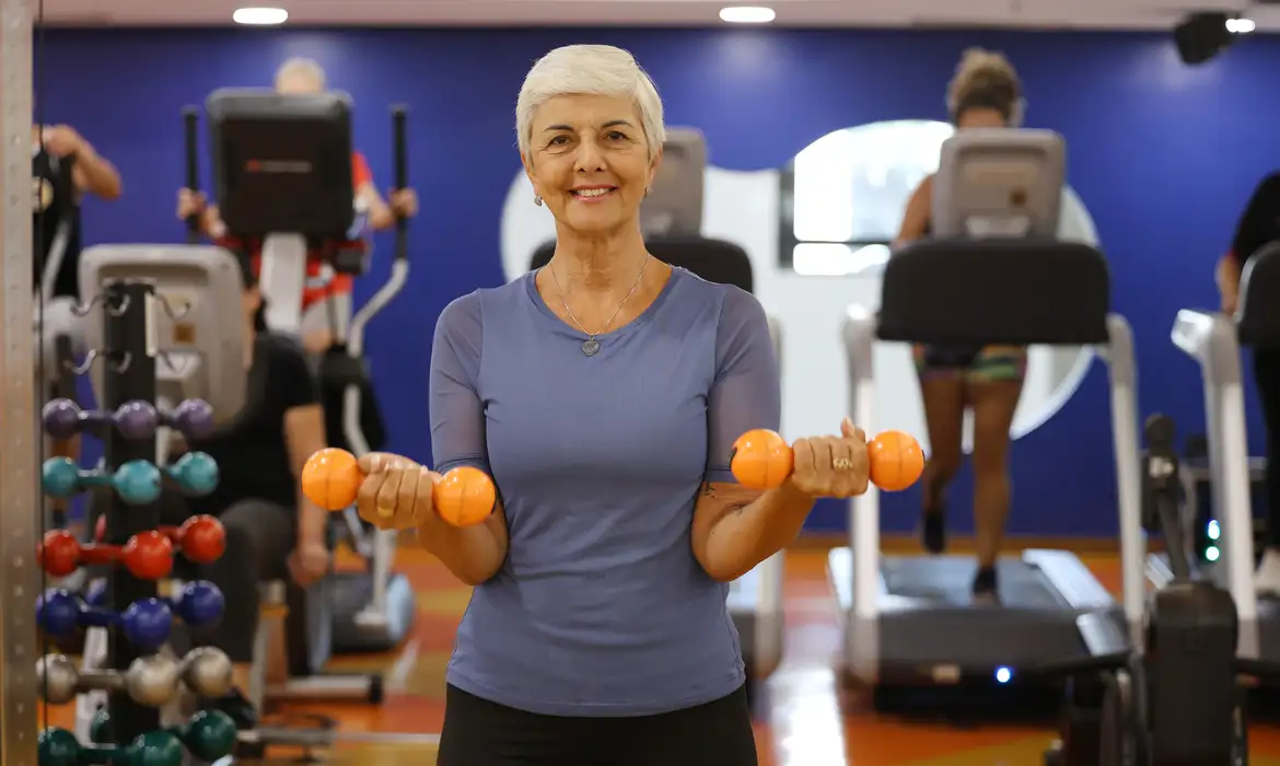 idoso-musculacao-exercicio-0g0a1879