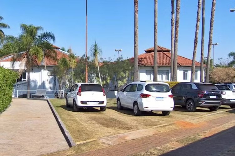 Crise faz hospital suspender internações