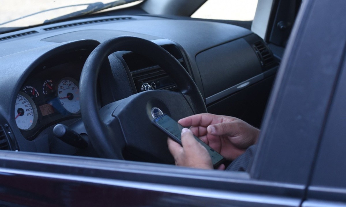 1_celular_volante-54357093