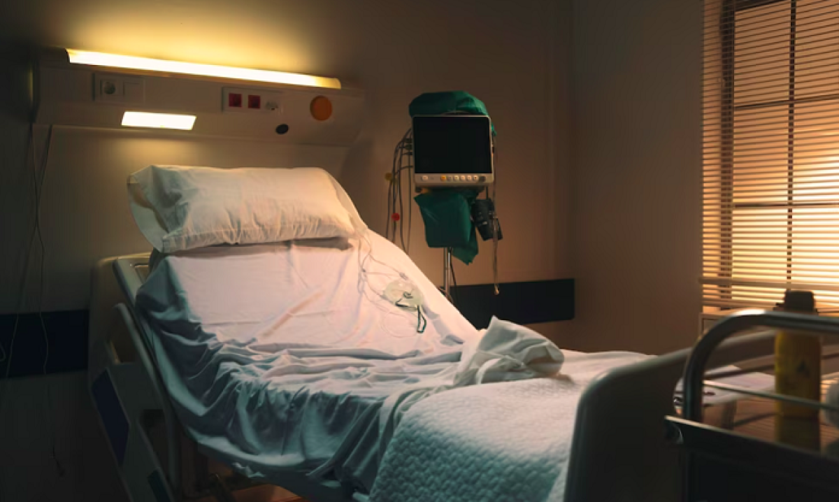 1_leito_quarto_de_hospital-54189263