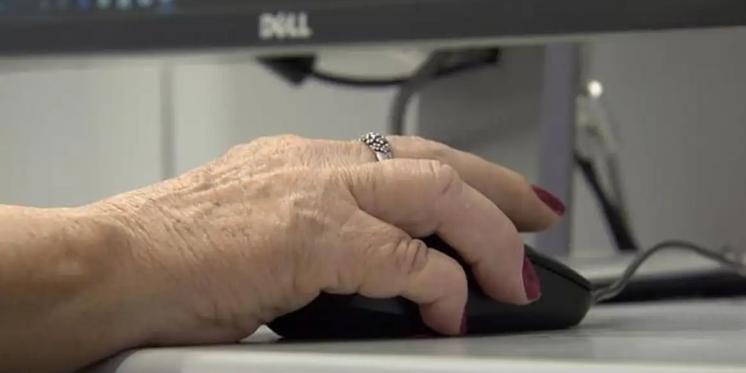 idoso-computador-22 idoso-computador-22