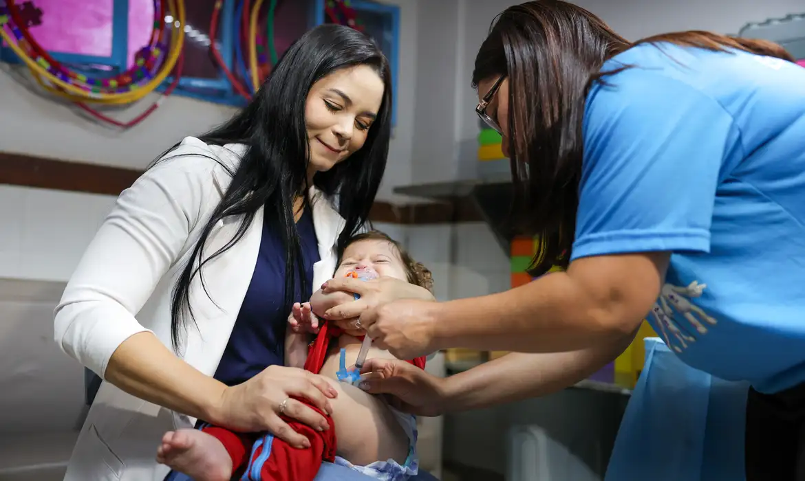 vacina-medico-pzzb3368_0