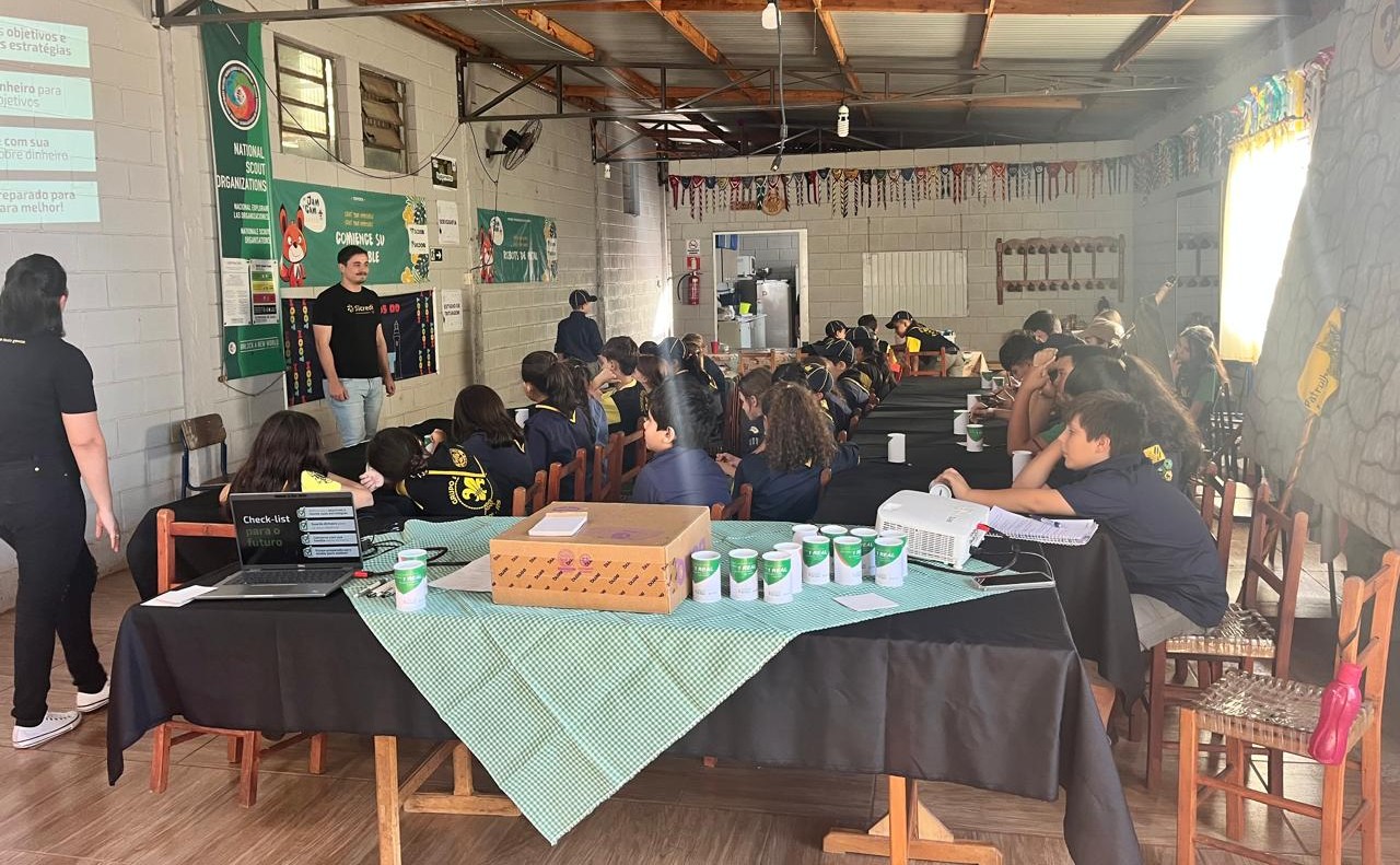 Sicredi realiza ações de educação financeira para crianças e adolescentes Sicredi realiza ações de educação financeira para crianças e adolescentes