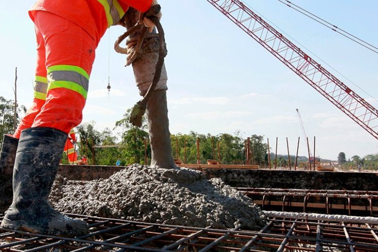 Obras públicas paralisadas diminuem em MG Obras públicas paralisadas diminuem em MG