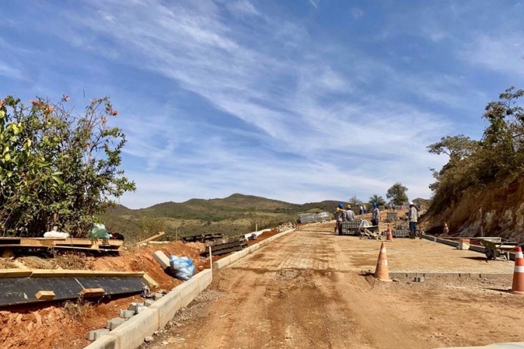 Estrada da Canastra recebe investimentos Estrada da Canastra recebe investimentos